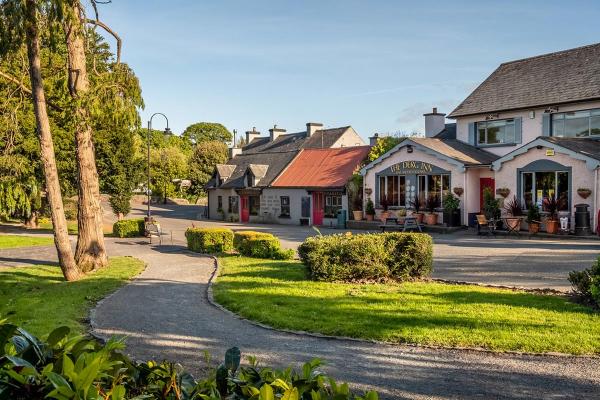 Terryglass – Lough Derg’s Charming Lakeside Village